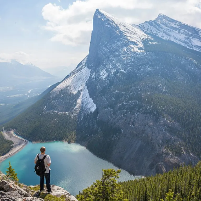 Exploring the Versatility of Leather Combat Boots for Outdoor Adventures