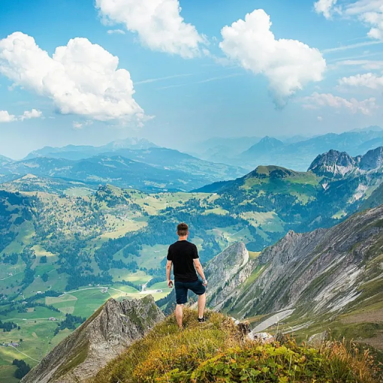 Choosing the right boot bag for your hiking adventures